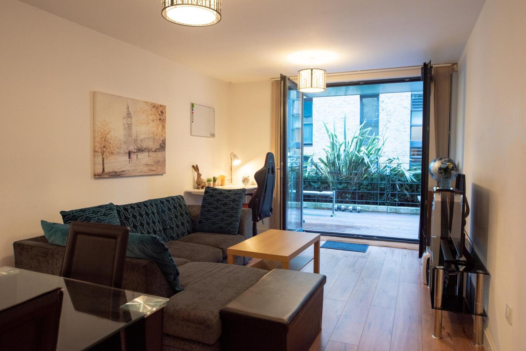 Spacious 1 Bed Apartment With Workspace, Coffee & Free Secure Parking Birmingham Kültér fotó