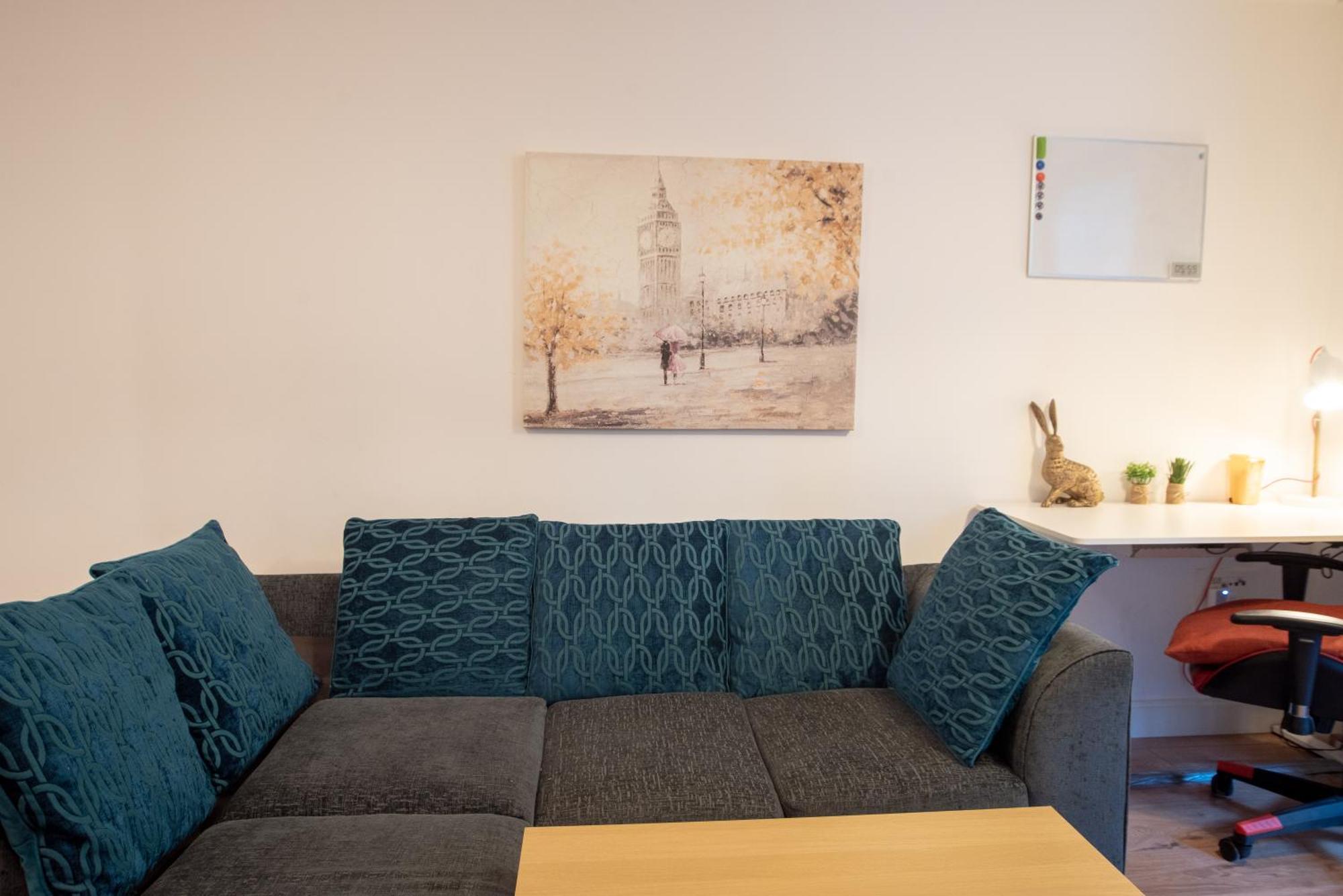 Spacious 1 Bed Apartment With Workspace, Coffee & Free Secure Parking Birmingham Kültér fotó
