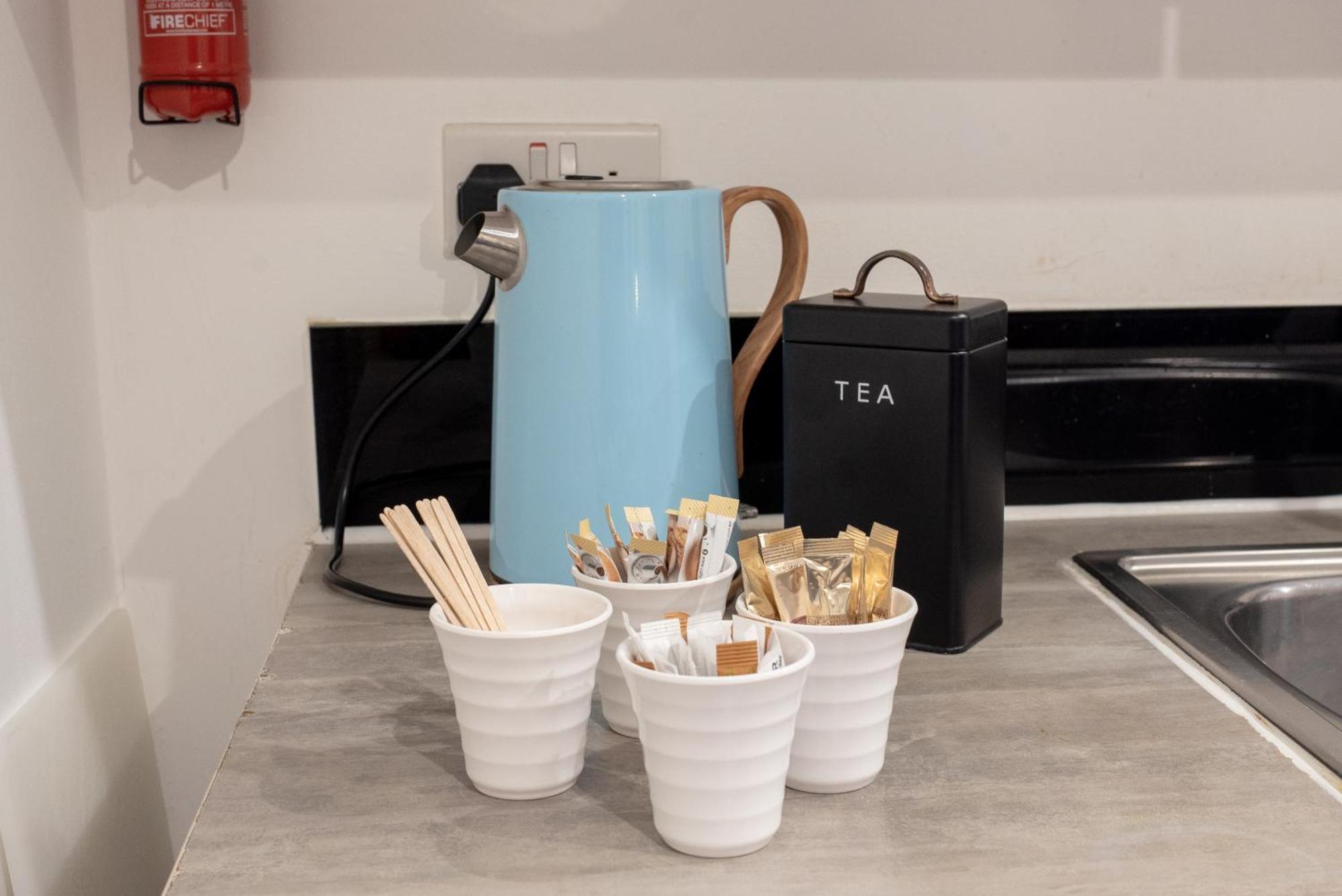 Spacious 1 Bed Apartment With Workspace, Coffee & Free Secure Parking Birmingham Kültér fotó