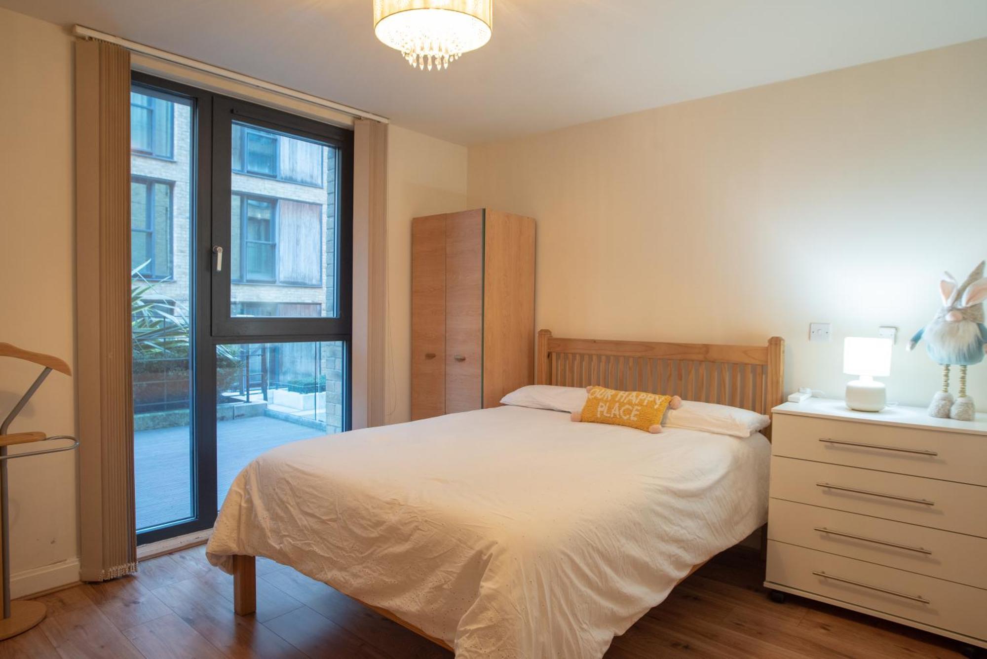 Spacious 1 Bed Apartment With Workspace, Coffee & Free Secure Parking Birmingham Kültér fotó