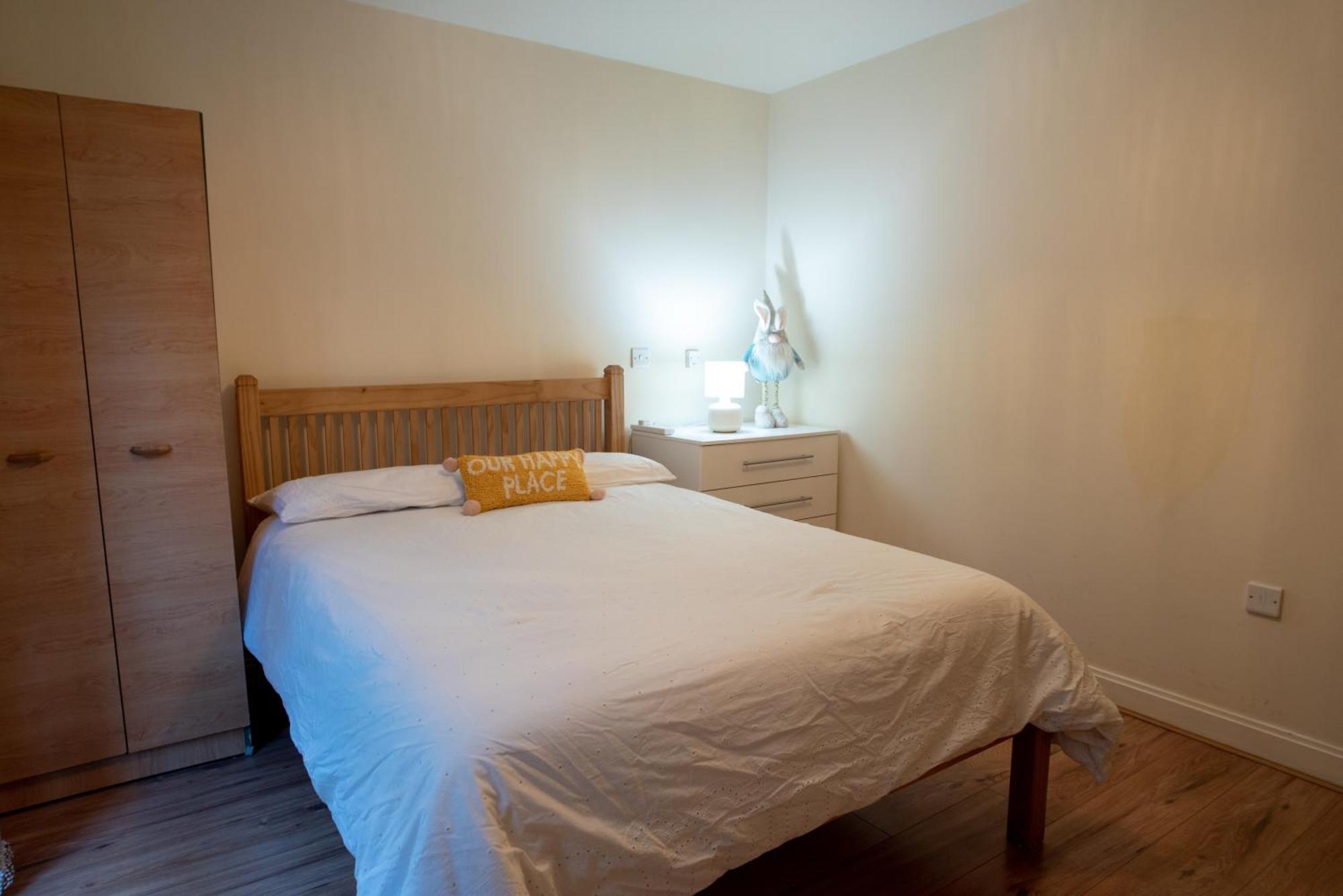 Spacious 1 Bed Apartment With Workspace, Coffee & Free Secure Parking Birmingham Kültér fotó