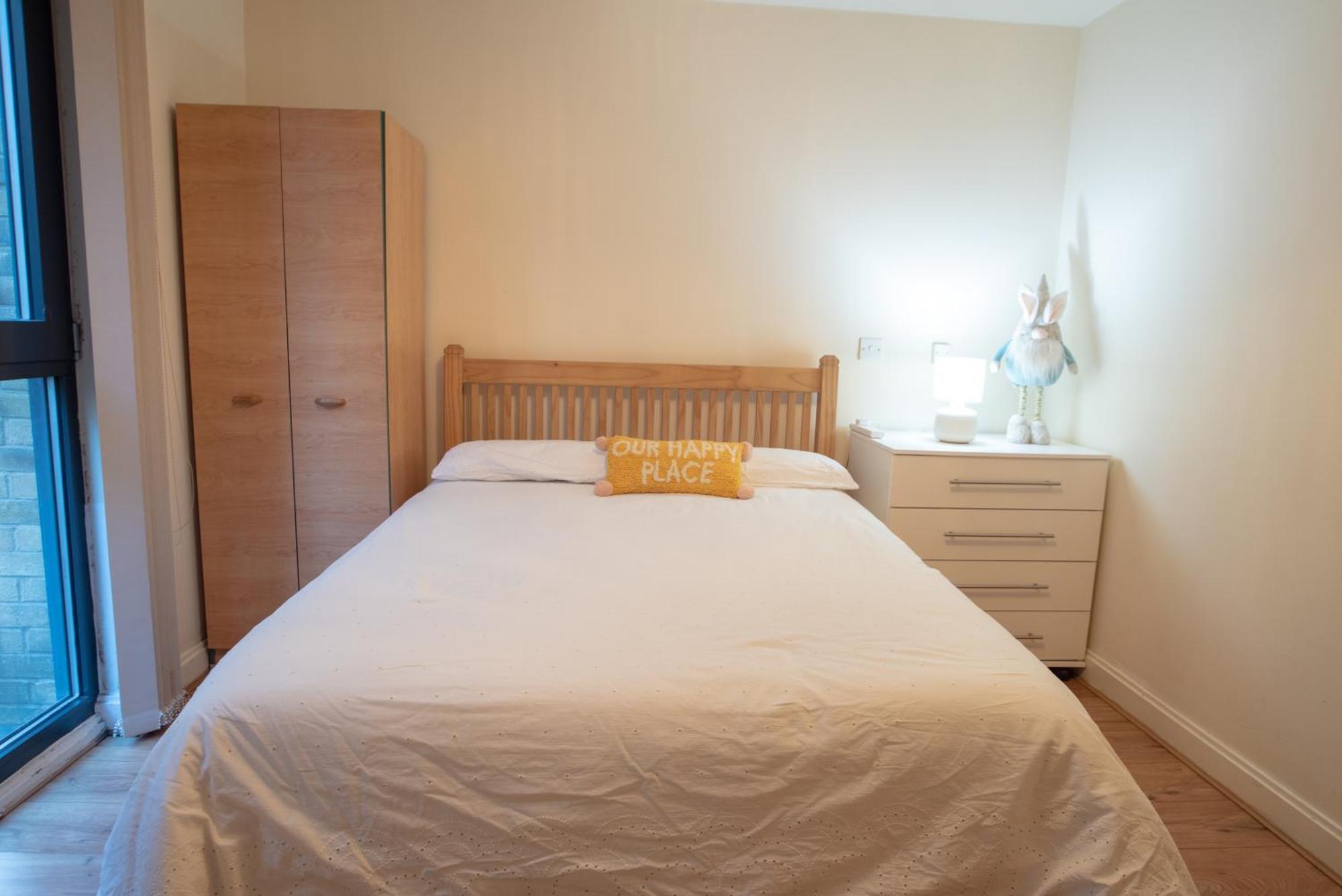 Spacious 1 Bed Apartment With Workspace, Coffee & Free Secure Parking Birmingham Kültér fotó