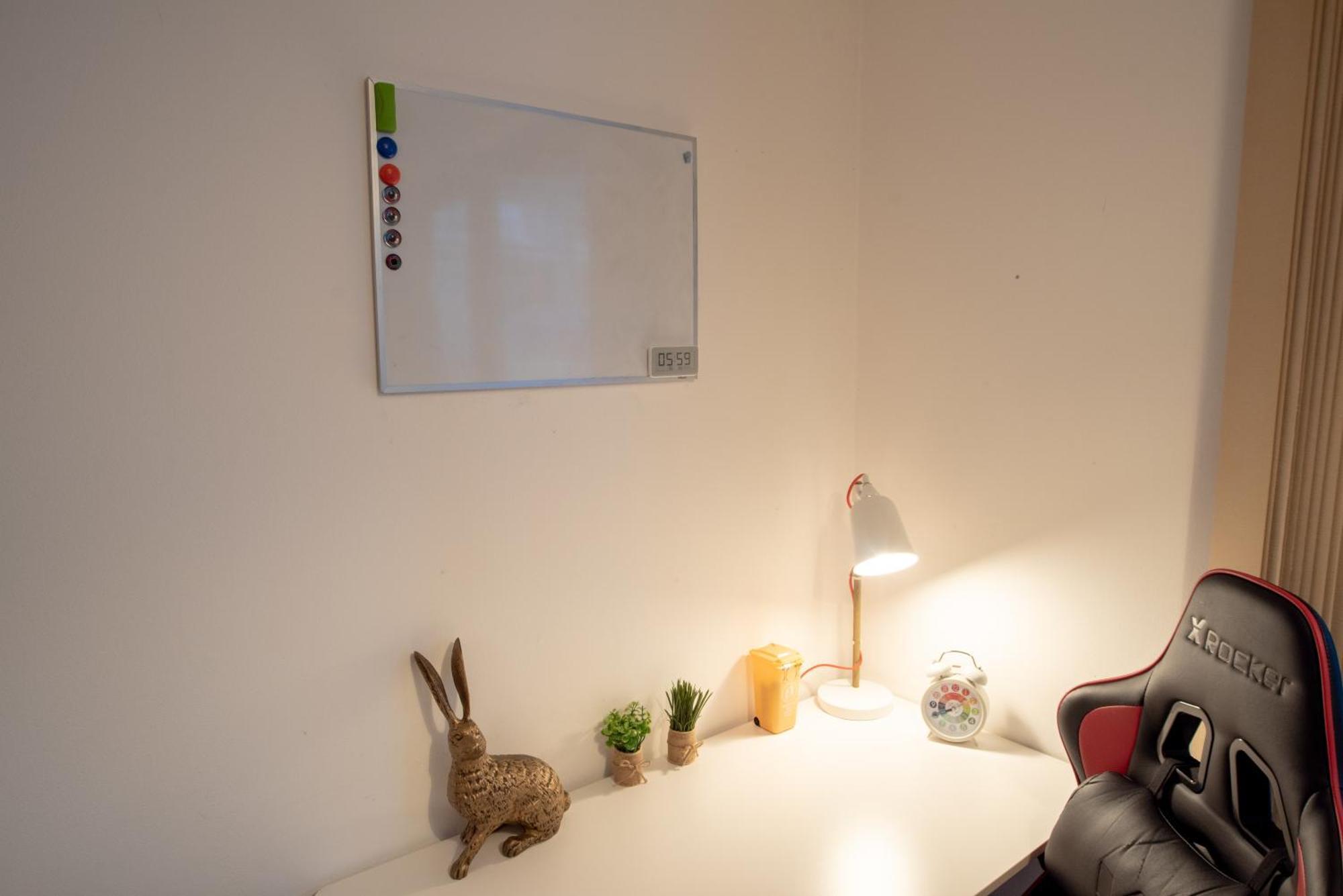 Spacious 1 Bed Apartment With Workspace, Coffee & Free Secure Parking Birmingham Kültér fotó