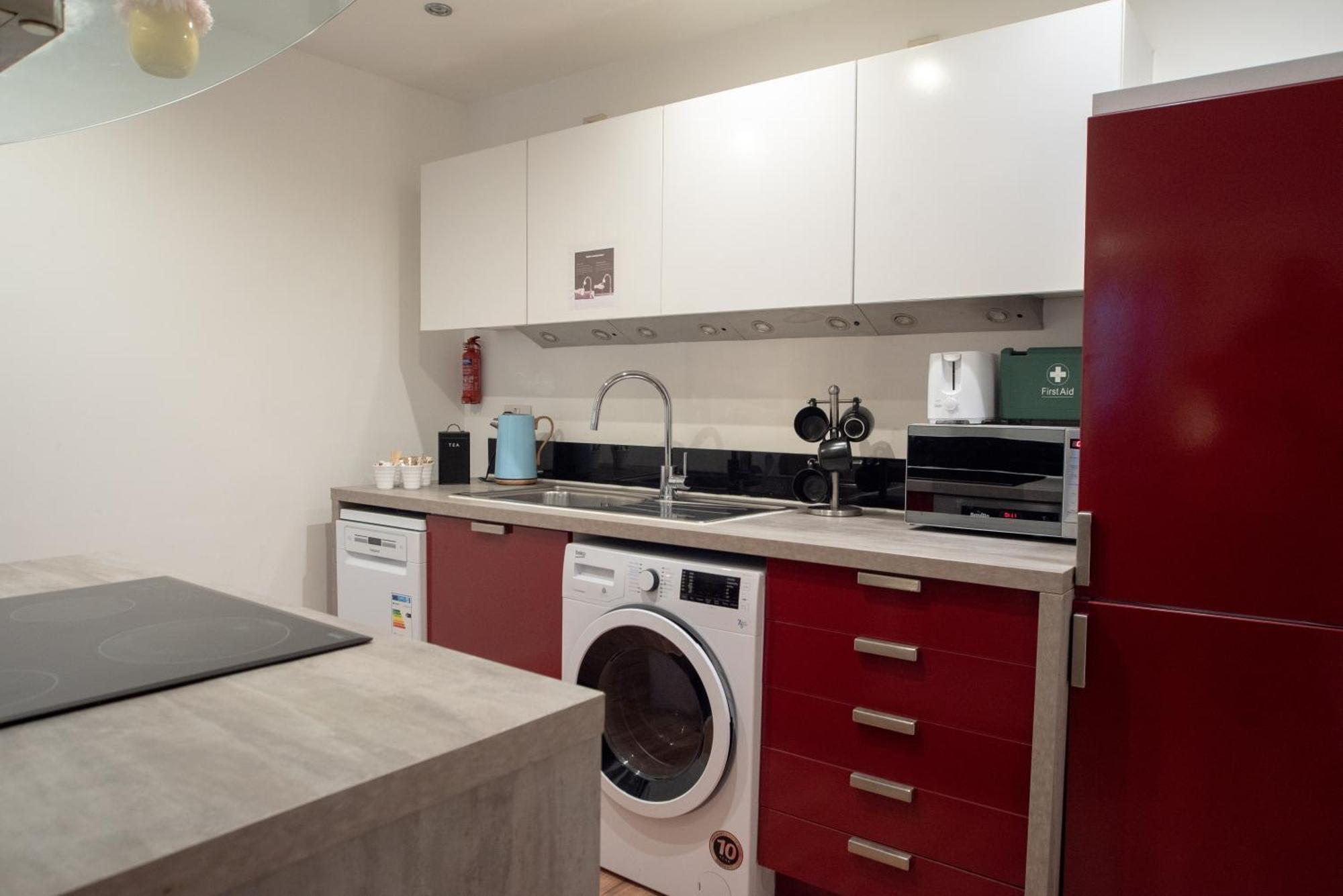 Spacious 1 Bed Apartment With Workspace, Coffee & Free Secure Parking Birmingham Kültér fotó