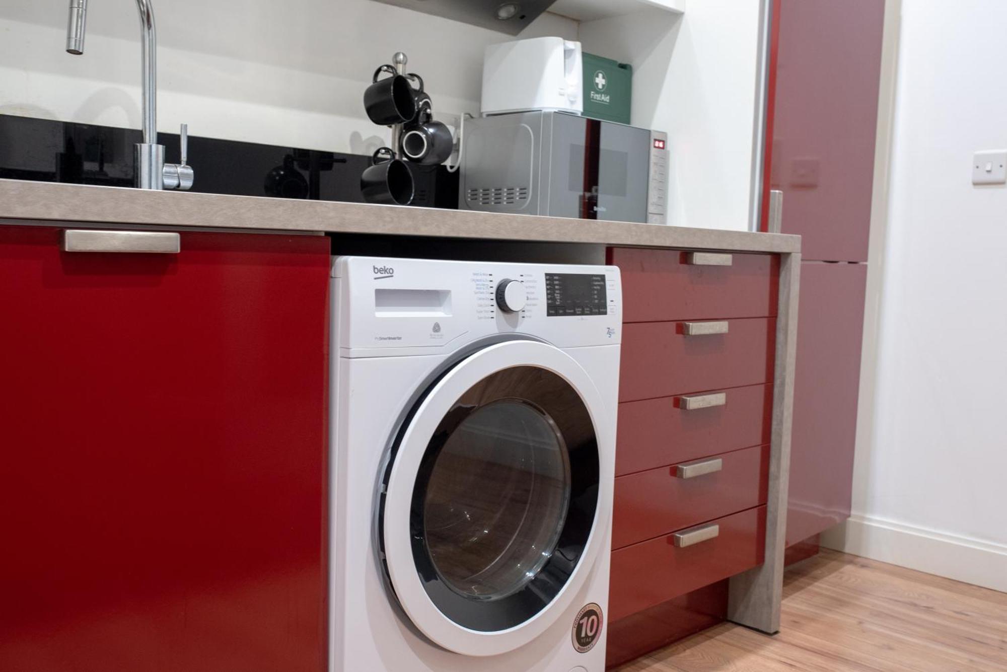 Spacious 1 Bed Apartment With Workspace, Coffee & Free Secure Parking Birmingham Kültér fotó