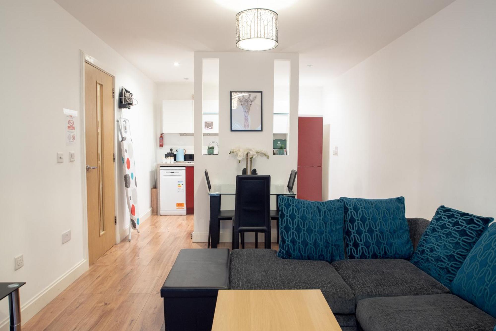 Spacious 1 Bed Apartment With Workspace, Coffee & Free Secure Parking Birmingham Kültér fotó