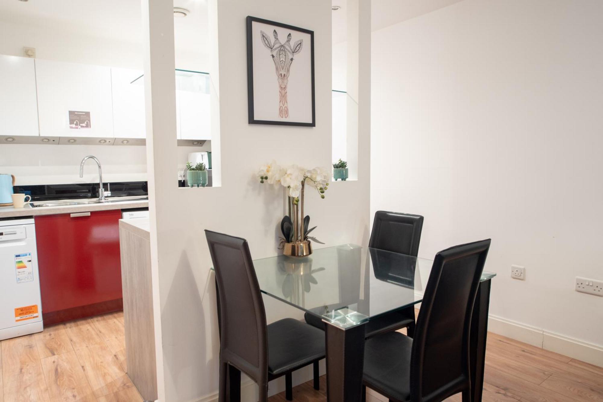 Spacious 1 Bed Apartment With Workspace, Coffee & Free Secure Parking Birmingham Kültér fotó